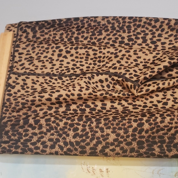 H&M leggings, stretchy pants. Leopard print leggins size small - Picture 3 of 7
